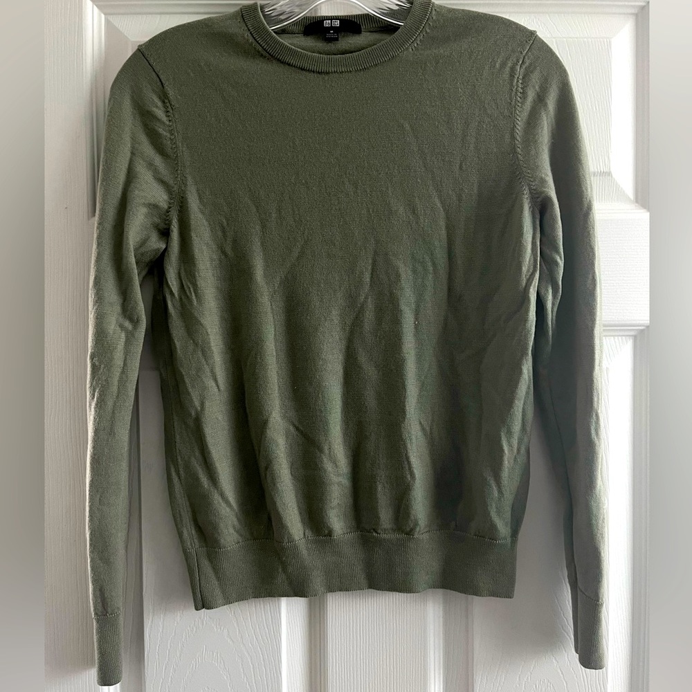 Uniqlo wool long sleeve/sweater. Size medium but fits like an XS